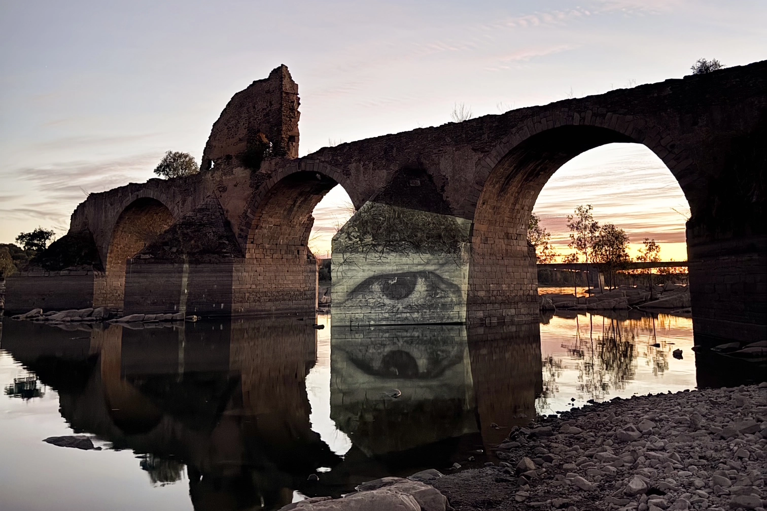 mostra-espanha-invisible-puente-de-ajuda